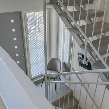 Apartamento Rajaportti Loft House-sleeps 14-lake Views-sauna Capital-front Yard Parking-electric Vehicle *