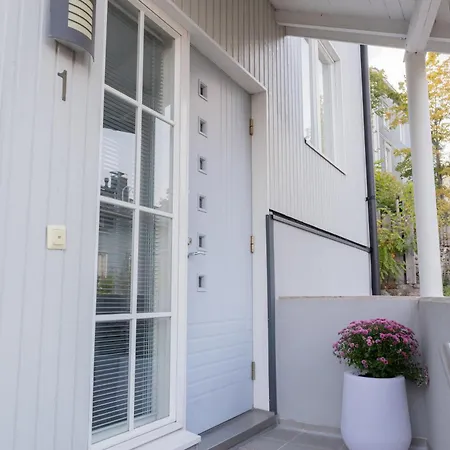 Daire Rajaportti 1st&2nd Floor Loft With Lakeview And Free Front Door Parking With Electric Car Plug