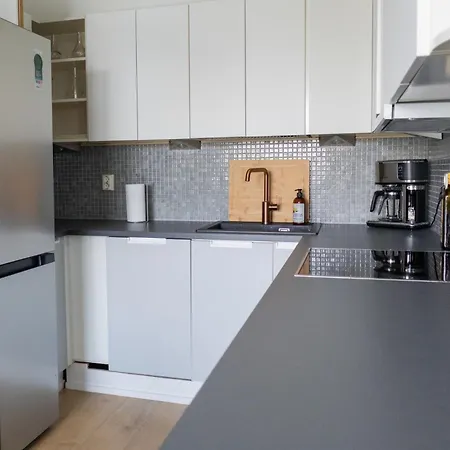 Apartamento Rajaportti Loft House-sleeps 14-lake Views-sauna Capital-front Yard Parking-electric Vehicle *