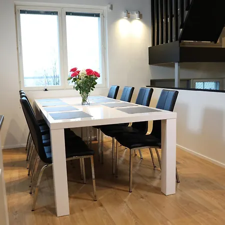 Apartamento Rajaportti Loft House-sleeps 14-lake Views-sauna Capital-front Yard Parking-electric Vehicle Tampere