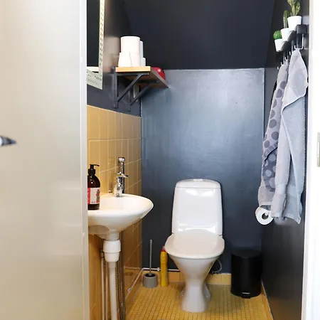 Apartamento Rajaportti Loft House-sleeps 14-lake Views-sauna Capital-front Yard Parking-electric Vehicle *